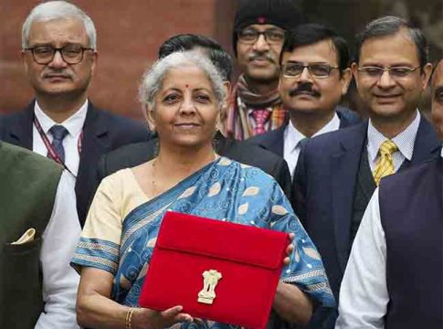 Budget 2025 : अर्थमंत्री सीतारामन यांच्या पेटाऱ्यातून आज गरीब, मध्यमवर्गीयांना मिळणार दिलासा?