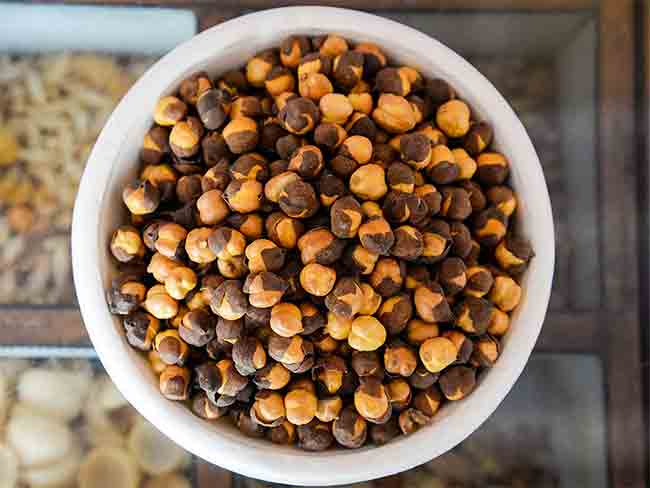 Health: आजारांपासून राहायचेय दूर तर भाजलेले चणे हा भरपूर