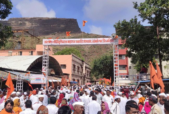 Trimbakeshwar : त्र्यंबकेश्वरमध्ये साधूंची दमदाटी; शिवीगाळ करत, चाकू उगारत वारकऱ्यांचे तंबू उखडले!