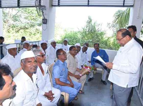 उद्धव ठाकरेंचे राज्यातील दौरे ही केवळ नौटंकी; महसूल मंत्री राधाकृष्ण विखे पाटील यांची उबाठावर टीका