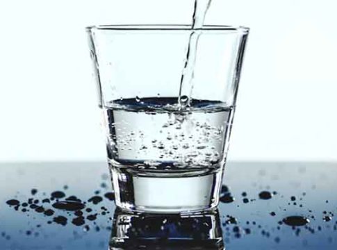 बदलत्या हवामानात स्वत:ला हायड्रेट ठेवणे गरजेचे, डिहायड्रेशन टाळण्यासाठी लावा या सवयी