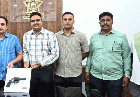 Alibag crime : खालापूरमधून गावठी रिव्हॉल्व्हरसह पाच जिवंत काडतुसे जप्त