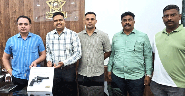 Alibag crime : खालापूरमधून गावठी रिव्हॉल्व्हरसह पाच जिवंत काडतुसे जप्त