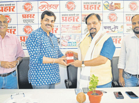 Arun Mhatre : 'उंच माझा झोका' फेम कवी अरुण म्हात्रे प्रहारच्या गजालीत...