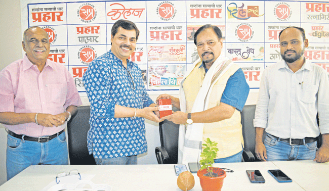 Arun Mhatre : ‘उंच माझा झोका’ फेम कवी अरुण म्हात्रे प्रहारच्या गजालीत…
