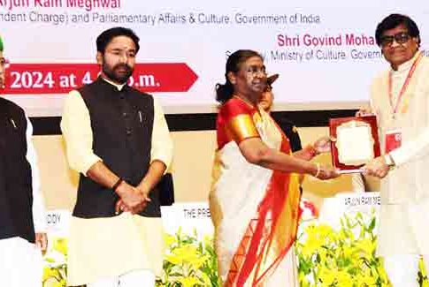 अशोक सराफ, विजय चव्हाण, देवकी पंडित व कलापिनी कोमकली राष्ट्रीय साहित्य अकादमी पुरस्काराने सन्मानित