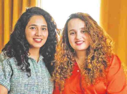 कुरळ्या केसाच्या मैत्रिणींचा ‘मेनटेन’ ब्रॅण्ड