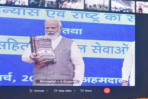 रेल्वेला आधुनिक बनवून देशाच्या कानाकोपऱ्यात पोहोचवणार – प्रधानमंत्री नरेंद्र मोदी
