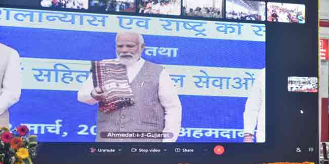 रेल्वेला आधुनिक बनवून देशाच्या कानाकोपऱ्यात पोहोचवणार – प्रधानमंत्री नरेंद्र मोदी