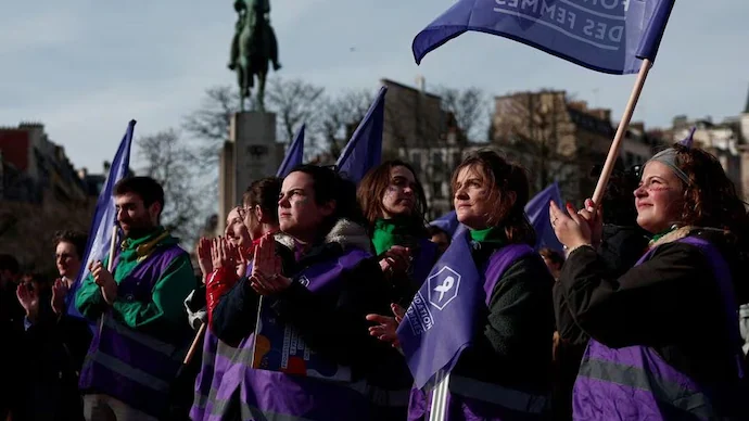 Right to Abortion : गर्भपात हा महिलांना घटनात्मक अधिकार देणारा फ्रान्स ठरला जगातला पहिला देश!