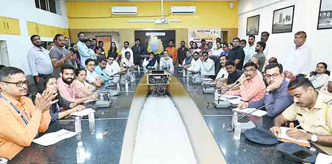 वरळी कोळीवाडा परिसर अतिक्रमणमुक्त राहिल याची दक्षता घ्या