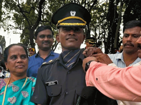 Dharavi Umesh Keelu : भले शाब्बास! उमेश कीलू बनला धारावीतील पहिला आर्मी ऑफिसर