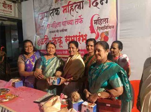जागतिक महिला दिनानिमित्त कोपरखैरणे येथे फेरीवाल्या महिलांचा सन्मान!