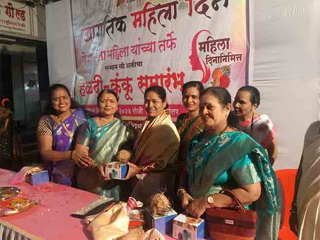 जागतिक महिला दिनानिमित्त कोपरखैरणे येथे फेरीवाल्या महिलांचा सन्मान!