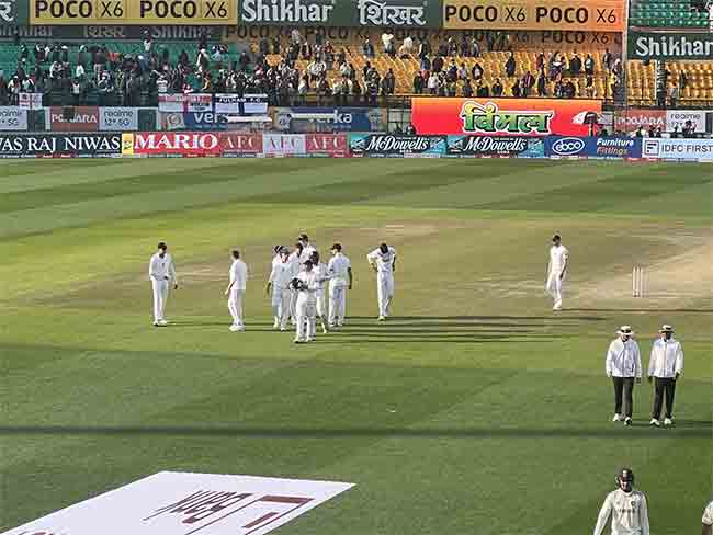 IND vs ENG : स्पिनर्सनंतर रोहित-यशस्वीच्या वादळासमोर इंग्लंड हतबल, असा होता पहिला दिवस