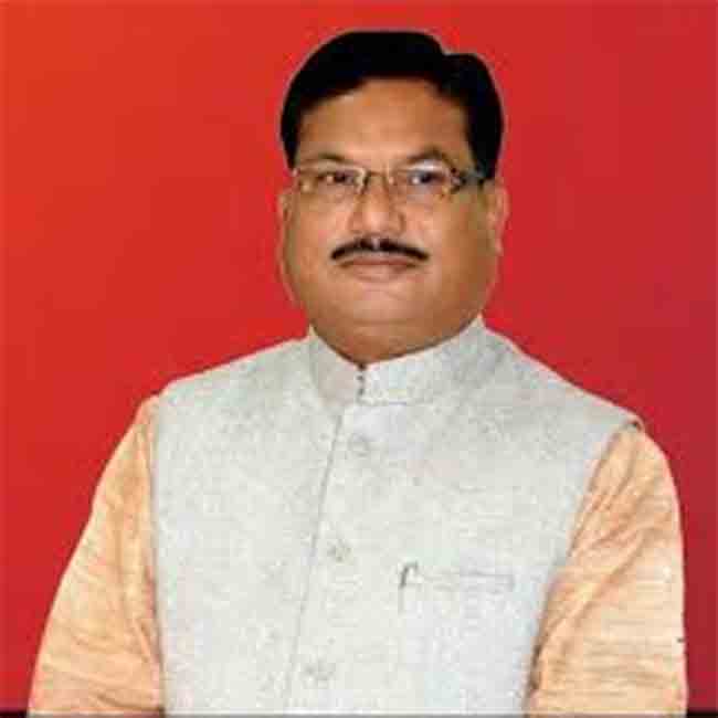 काँग्रेसचे अध्यक्ष माजी आमदार डॉ. नामदेव उसेंडी यांचा भाजपात प्रवेश