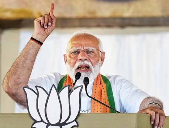 PM Modi : भाजपाच्या बाजूने विकासाचे उपक्रम तर इंडिया आघाडीच्या बाजूने घोटाळे