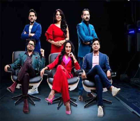 तब्बल २० लाखांच्या चपला घालते शार्क टँकची ही परीक्षक, ५० कोटींचा बंगला