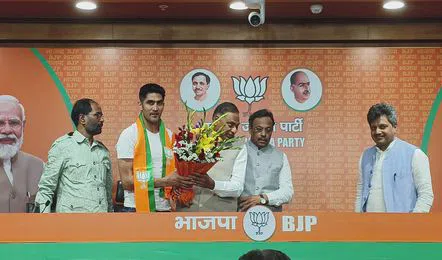 काँग्रेस नेते आणि बॉक्सर विजेंदर सिंगचा भाजपात प्रवेश