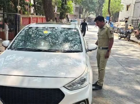 Trafficking in illegal money : दादर येथे कारमध्ये आढळली तब्बल १ लाख ८० हजारांची रोकड!