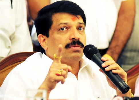 समान नागरी कायदा नको पण समलैंगिक संबंध हवेत; उबाठाला कॉंग्रेसचा जाहिरनामा मान्य आहे का?