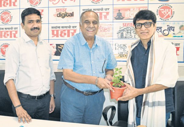 Milind Ingale : गायक आणि संगीतकार मिलिंद इंगळे प्रहारच्या 'गजाली'त...