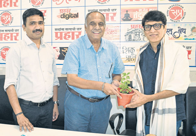 Milind Ingale : गायक आणि संगीतकार मिलिंद इंगळे प्रहारच्या ‘गजाली’त…
