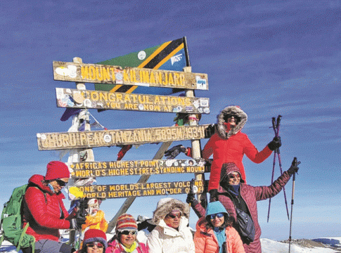 Mount Kilimanjaro : पहाडी गर्ल्सची माऊंट किलीमंजारोवर यशस्वी चढाई