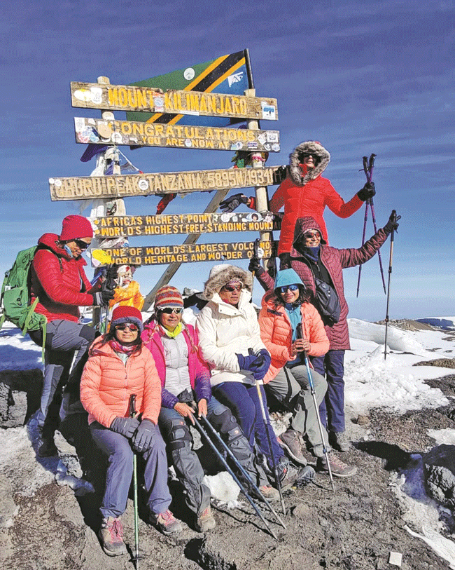 Mount Kilimanjaro : पहाडी गर्ल्सची माऊंट किलीमंजारोवर यशस्वी चढाई