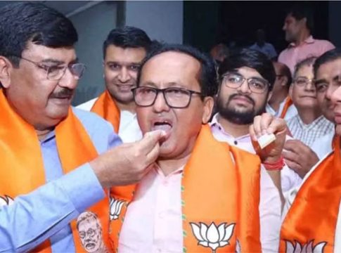 Surat Loksabha : भाजपच्या '४०० पार मिशन'ला दणक्यात सुरुवात! सुरतमध्ये उघडलं खातं