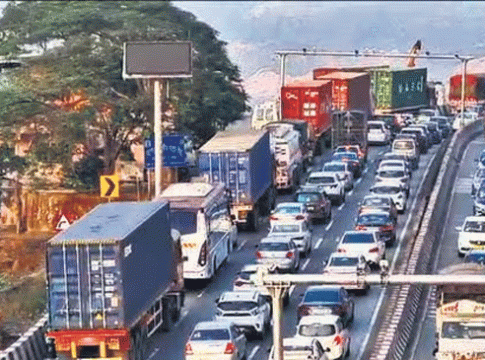 Mumbai-Pune Expressway : मुंबई-पुणे द्रुतगती महामार्गावर वाहतुकीत मोठे बदल