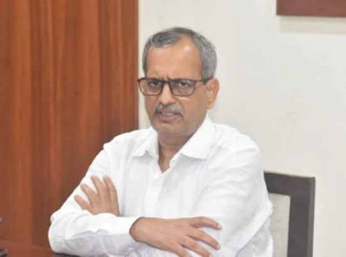 नागरिकांना मतदानास प्रवृत्त करण्यासाठी सोशल मीडियाचा प्रभावीपणे वापर करावा – जिल्हा निवडणूक अधिकारी राजेंद्र क्षीरसागर