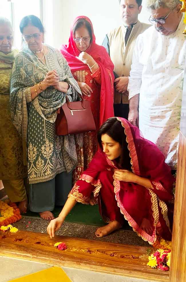 राशी खन्नाने हैदराबादमध्ये घेतलं नवीन घर