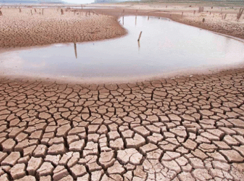 Rivers dried up : उन्हाळ्याला सुरुवात नाही तोच १३ नद्यांमधील पाणी पूर्णपणे आटलं!