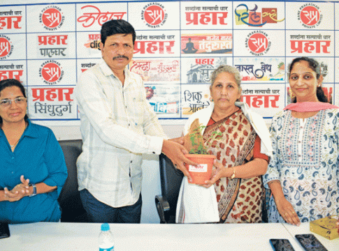 Rubina Chavhan : ज्येष्ठ समाजसेविका रूबिना चव्हाण प्रहारच्या गजालीत...