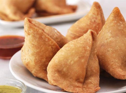 समोसा-जिलेबी आवडीने खाणा-यांसाठी विशेष बातमी!