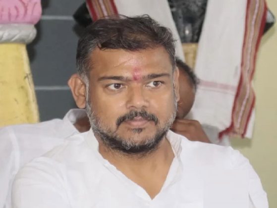 Vishal Patil : विशाल पाटील बंडखोरीवर ठाम; कार्यालयाचं नावही बदललं!