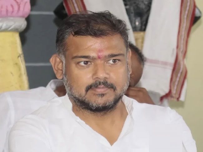 Vishal Patil : विशाल पाटील बंडखोरीवर ठाम; कार्यालयाचं नावही बदललं!