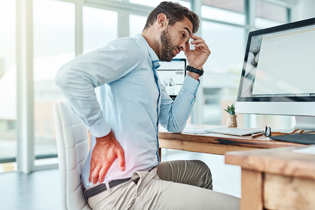 Back Pain: पाठदुखीच्या समस्येमुळे त्रस्त आहात? करा ‘हे’ सोपे उपाय