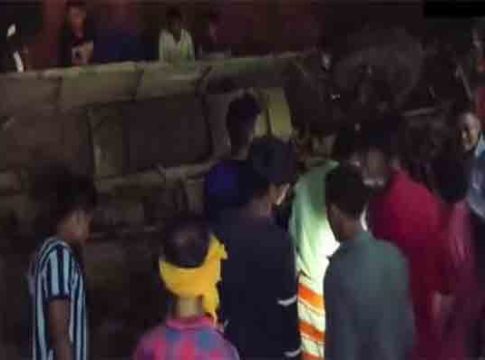 Accident: ५० फूट खोल दरीत कोसळली बस, १२ जणांचा दुर्देवी मृत्यू