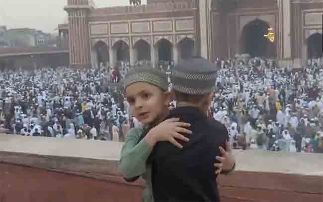 Eid Mubarak: देशभरात रमजान ईदचा उत्साह, जामा मशिदीजवळ नमाज पठणासाठी गर्दी