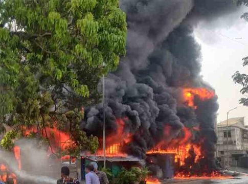 खैरणे एमआयडीसीतील तीन कंपन्या जळून खाक
