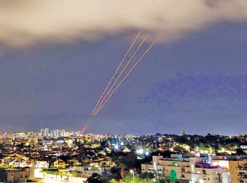 मध्य पूर्वेवर युद्धाचे सावट