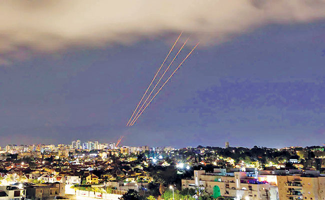 मध्य पूर्वेवर युद्धाचे सावट
