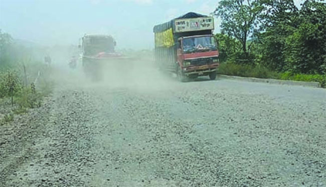 Mumbai-Goa highway: मुंबई-गोवा महामार्गावर खड्ड्यांबरोबर आता धुळीचे साम्राज्य