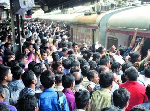 वांद्रे टर्मिनस चेंगराचेंगरी; हतबल प्रशासन