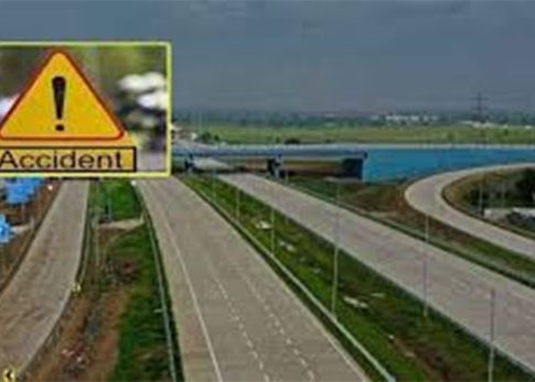 Samruddhi Mahamarg Accident: समृद्धी महामार्गावर भरधाव कारची कंटेनरला धडक!