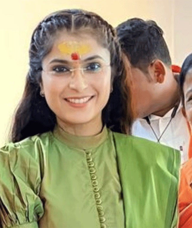 Ayodhya Poul : संतोष बांगरांसंबंधीची ‘ती’ पोस्ट खोटी! अयोध्या पौळ यांच्यावर गुन्हा दाखल