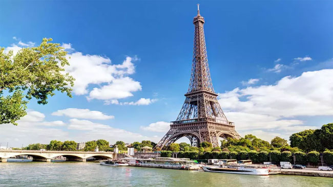 Eiffel tower : आयफेल टॉवर…