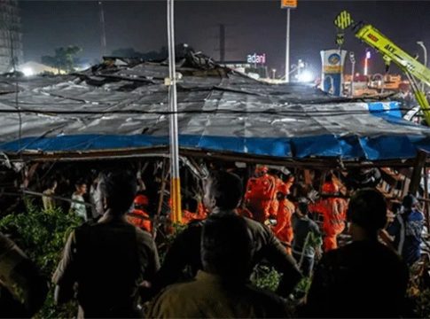Ghatkopar hoarding accident case : होर्डिंग दुर्घटना प्रकरणाचे धागेदोरे मातोश्रीपर्यंत पोहोचले? भाजप आमदारांची चौकशीची मागणी